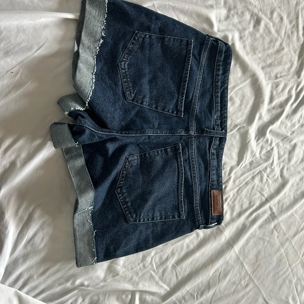Hollister Dark Blue Jean Shorts with Floral Embroidery size 11 - Picture 5 of 7